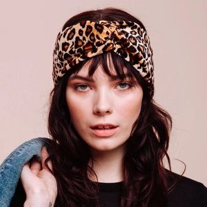 I’m With the Band Velvet Leopard-Print Turban Headband